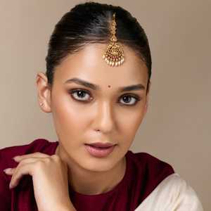 สร้อยคอแบบติกก้าสำหรับพิธีทางศาสนาสำหรับผู้หญิง ประดับด้วยพลอยสังเคราะห์สีแดงทับทิม ดีไซน์ดอกไม้เคลือบทองโบราณ ของสะสมทางวัฒนธรรมที่แท้จริง - Product Image 3