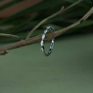 Bague exclusive en diamant de laboratoire EF Color VS1 Clarity Marquise Cut Gold Rose Gold Silver IGI SGL Certified Jewelry - Product Image 4