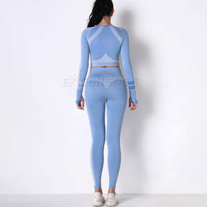 Ensemble de yoga premium pour femme – Vêtements de sport respirants, légers et sans coutures, avec taille élastique et coupe ajustée pour la gym et le fitness - Product Image 5