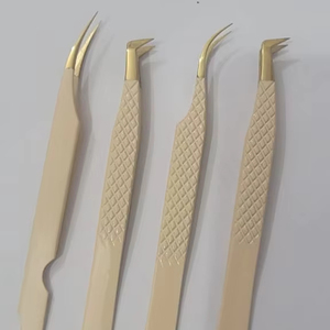 Juego de pinzas de extensión de pestañas de 90 grados de alta precisión profesional punta de fibra de gatito de acero inoxidable diseño de Hello Kitty personalizado - Product Image 2