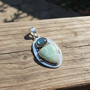 Pendentif artisanal en pierres précieuses Labradorite et Amazonite en argent sterling plaqué bijoux ovales Boho pour femme - Product Image 3