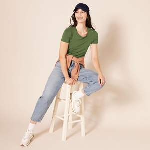 เสื้อยืดผู้หญิงฤดูร้อน ผ้าระบายอากาศ ไซส์ใหญ่ สัมผัสนุ่ม ทรงเข้ารูป ระบายอากาศ แห้งเร็ว เบาสบาย ให้ความรู้สึกสดชื่น ใส่สบายทุกวัน - Product Image 5