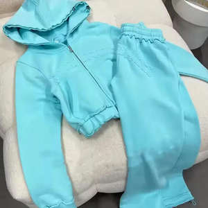 Conjuntos Deportivos Personalizados con Logotipo, 2 Piezas, Ligeros, Modernos, de Corte Regular, Hechos para Durar, de Alta Calidad - Product Image 1