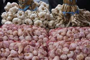 <b>Fresh</b> <b>Garlic</b> Without Stem Custom Packaging Available Upon Request - Product Image 5