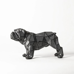 Sculpture de pièce maîtresse de chien noir en résine pour affichage de table basse et accent décoratif d'intérieur de maison moderne et élégant - Product Image 1