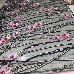 Tissu de broderie perlé fait à la main de haute qualité avec un nouveau tissu de dentelle lourd dans le style de broderie le mieux travaillé pour l'exportation - Product Image 2