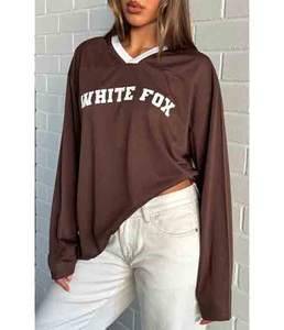 Camiseta de Mujer de Manga Corta, Cuello en V, Corte Holgado, Estampado Veraniego, Ecológica, de Jersey, Color Chocolate - Product Image 1