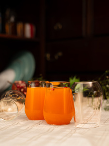 Vaso decorativo elegante con logotipo personalizado Everyday Ware Twist Juice para restaurantes y hogares hecho a mano en la India - Product Image 5