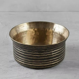 Tazón Multiusos de Metal para Guardar Frutos Secos, Dulces y Frutas Deshidratadas con Construcción Resistente y Apariencia Atractiva - Product Image 1