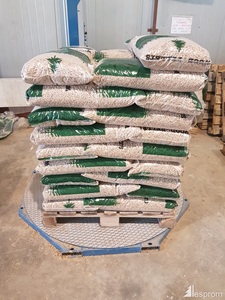 Biomasse, granulés de bois, bûches de bois de sapin avec 0,5% de cendres et 4600J de calories pour des systèmes de chauffage efficaces - Product Image 6