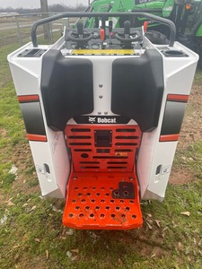 Minicargadora de dirección deslizante Carga nominal de 1-5 toneladas con accesorios de oruga - Product Image 4