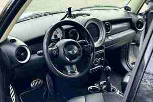 Clubman S 2024 SUV Usado, Interior Oscuro, Asientos de Cuero, Caja de Cambios Automática, Cámara Trasera 360, Volante a la Derecha, Pantalla Táctil Panorámica - Product Image 3