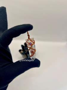 Colgante de punto de cuarzo transparente hecho a mano con envoltura de alambre de cobre y cuentas de amatista collar de cristal curativo Natural joyería espiritual - Product Image 4