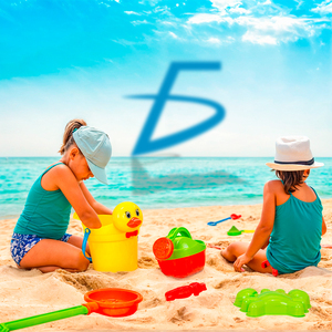 Set da Spiaggia Estivo per Bambini: Secchiello a Forma di Anatra con 4 Pale in Plastica, Annaffiatoio e Due Stampi - Product Image 3