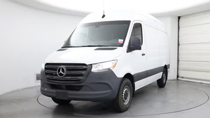 Mercedes-Benz Sprinter Cargo Van 2500 2022, toit standard, 144 pouces, I4 essence, propulsion arrière, en excellent état - Product Image 4