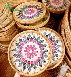 Bandeja de bambú y ratán con perlas incrustadas Productos hechos a mano de tamaño 20cm, productos perfectos hechos a mano, de artesanía de Vietnam - Product Image 1