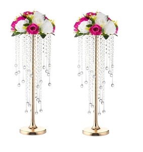 Centres de table de mariage en métal couleur or au design personnalisé pour la décoration de vaisselle Centres de table de qualité supérieure pour porte-fleurs. - Product Image 1