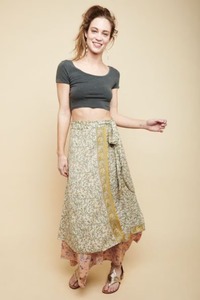 Vente en gros de jupes longues en soie indienne, lot de jupes longues, jupes de bohème, jupes saris en soie hippie à vendre - Product Image 4