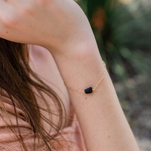 925 Sterling Silver Wire Wrapped Chain Handmade Minimalist Raw Black Tourmaline Bracelet pour femmes et enfants - Product Image 1