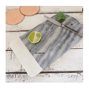 Planche à découper épaisse en bois et marbre avec logo personnalisé de bonne qualité Plateau planche à découper noir blanc Blocs à découper avec poignée - Product Image 2