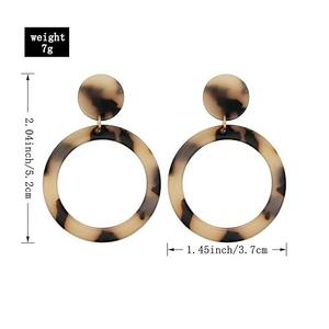 Boucle d'oreille en résine de forme personnalisée de la meilleure qualité pour la fête et le mariage disponible au prix le plus bas - Product Image 4