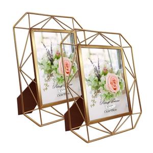 Marco de fotos de metal moderno de primera calidad con acabado decorativo adecuado para fotos familiares, bodas e interiores de casas - Product Image 2