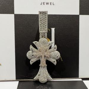 Pendentifs et breloques personnalisés de luxe en or rose glacé avec diamants en moissanite VVS de style chrétien religieux pour hommes, pour les fêtes - Product Image 6