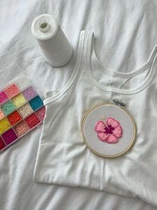 Charme en tissu brodé à la main avec des perles, multicolore, écologique, dernier design tendance et luxueux pour les mariages, élégant pour Noël - Product Image 4