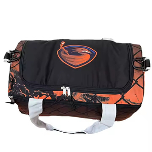 Grand sac de voyage imperméable pour les activités de plein air, design durable et léger avec bandoulière confortable - Product Image 5