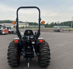 Nouveau tracteur CT2025 2026 |   24,5 CV |   FEL |   Disponible dès maintenant |   Tracteur compact CT2025 avec moteur de 24,5 chevaux et chargeur frontal. - Product Image 3