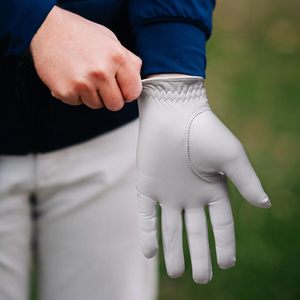 Gants de golf en cuir Cabretta avec logo personnalisé pour hommes/femmes, accessoire de qualité supérieure à fort impact avec prise en main gauche pour le sport - Product Image 2