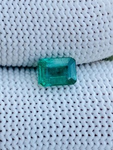 พลอยแซมเบียธรรมชาติมรกตสีเขียวแท้แบบเหลี่ยมเพชรพลอยหลวมอาจทำหินอัญมณีที่หายาก - Product Image 3