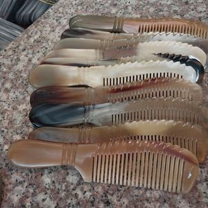 Peigne en corne de symbole de l'amour et de la paix, peigne à cheveux fait à la main en forme de buffle naturel double pigeon poisson hibou pour massage antistatique - Product Image 6