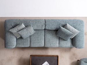 Sofá de Lujo Inaya de 4 Plazas con Tapicería de Tela de Primera Calidad y Base de Madera para una Elegancia y Comodidad Superior - Product Image 6