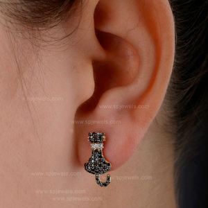 Pendientes de Oro Amarillo Macizo de 18 Quilates con Forma de Gato y Diamantes Blancos y Negros para Mujer - Product Image 5