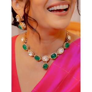 Conjunto de Collar de Imitación de Oro Chapado en Verde PK-S127GR con Base de Metal y Circonitas AAA, Incluye un Collar y un Par de Aretes - Product Image 2