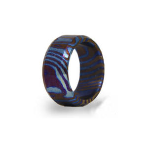 Anillo Timascus para Hombre que Ofrece un Flujo de Color Distintivo y un Atractivo Contemporáneo, Anillo de Banda Timascus para Hombre - Product Image 4
