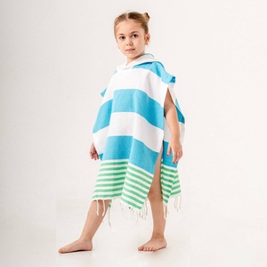 Poncho de Toalla con Capucha para Niños al por Mayor - Rayas Mediterráneas 100% Algodón Turco, Proveedor OEM para Playa, Natación y Surf - Product Image 1