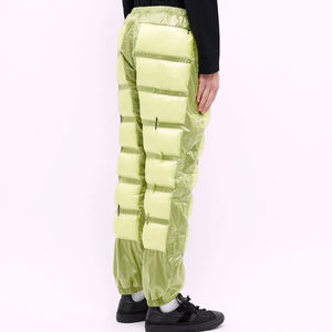 กางเกงพัฟเฟอร์หลากสีสัน สไตล์ยูนิเซ็กซ์ สวมใส่สบาย เหมาะสำหรับกิจกรรมกลางแจ้ง ขายดี มีหลายสีให้เลือก รับผลิตตามแบบ สั่งซื้อได้จำนวนน้อย - Product Image 3