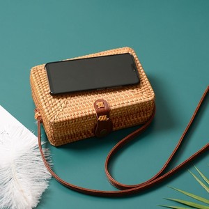 Bandolera de mimbre rectangular hecha a mano para mujer, bolso bohemio tejido a mano Bali, con correas de hombro de cuero Natural - Product Image 4