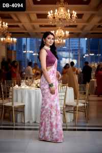 Saree en georgette de style moderne indien avec bordure en dentelle perlée et chemisier en soie d'art pour fête et festival - Product Image 4