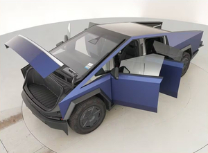 2025 Tesla Cybertruck 4dr Crew Cab AWD SB électrique DD - Product Image 6