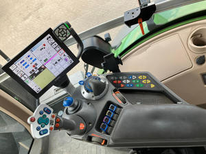 Tractor multifuncional Fendt 500HP con modelo 1050 Vario con bomba de componentes principales y caja de cambios - Product Image 5