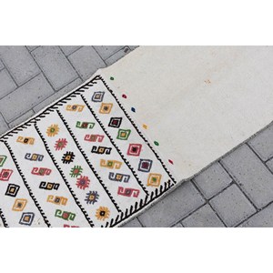 Turkish Rug, <b>Runner</b> 1.7x5.6 ft Vintage Rug, White <b>Black</b> Floral Wool Rug - Product Image 5