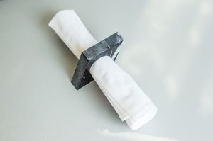 Meilleure vente 2024 anneau de serviette en marbre résine porte-anneau en gros pour ustensiles de cuisine pour la décoration de mariage en gros et en gros - Product Image 5