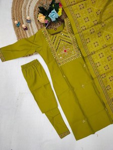 NOUVEAU PANTALON TOP LANCÉ ET DUPATTA AVEC TRAVAIL EN RELIEF EN 2 COULEURS DE JAUNE ET DE ROSE - Product Image 5