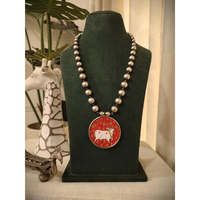 Collier Mala en perles d'eau douce avec pendentif Pichwai argenté peint à la main, motif Tribales Contes Tribaux, bijou hindou culturel de collection