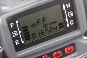 Tracteur compact à chenilles Massey Ferguson MF1740 4WD - Product Image 4