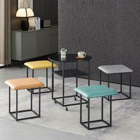 Ensemble de salle à manger circulaire compact en gros, table de bistrot moderne et minimaliste pour balcon et 4 tabourets ottomanes, mobilier