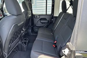 Wrangler Unlimited Rubicon 4x4 3.6L V-6 4WD 2022 d'occasion, très propre, à vendre - Product Image 3